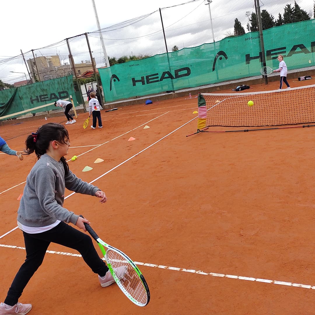 Torneo Interno ⚫🔴🟡
Hoy se desarrolló el primer torneo Interno de @clubbanadeok 🎾

Felicitaciones a todos/as por sus ganas de jugar, es importante la competencia para un mejor desarrollo en estás etapas 👏🏻🤗
✔️Etapa Roja y Naranja

#Chicos #Chicas #Tenis #Banade #TorneoInterno