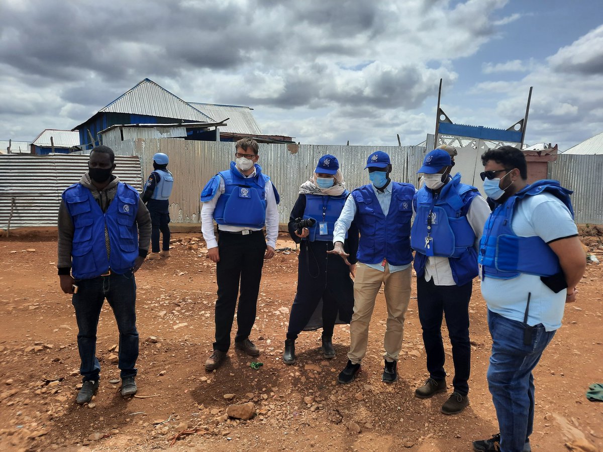 GermanyinSOM's tweet image. We visited IDP-sites in Baidoa where urgent humanitarian needs persisit; in particular, food 🥘, water💧&amp;amp; shelter 🏚 are lacking. #Germany is working to alleviate these needs by supporting @IOM_Somalia's life-saving work with €2.5m between 2020 and 2022.