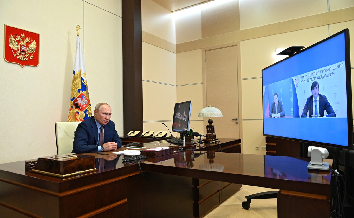 KremlinRussia_E's tweet image. The President and the heads of the Labour Ministry and the Education Ministry discussed preparations for #KnowledgeDay, September 1 bit.ly/3f89mXR