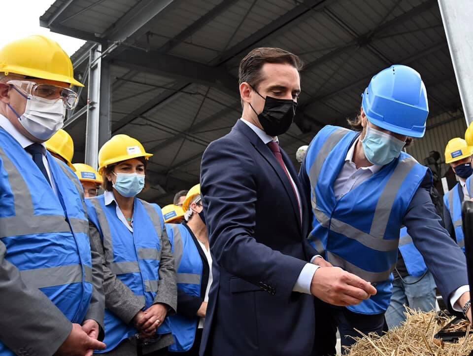 ASBFontaine's tweet photo. Le Ministre des transports @Djebbari_JB est venu visiter la plate-forme #BioTfuel sur le site du groupe #Avril à #Venette, au sein du Parc technologique de l’Agglomeration de Compiègne. https://t.co/YLcL6oMLZq