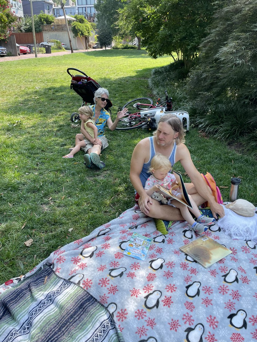 ZACHARYSBOE5's tweet image. I was glad to team up with Commissioner Holliday for today’s reading in Bloomingdale. Llama Llama Red Pajama by Anna Dewdney is another hit with Ward 5’s littlest readers. Join us next time!