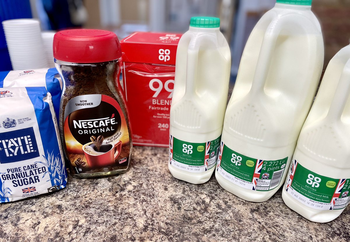 tracy76wood's tweet photo. @AshGreenScouts AGM, supplying plenty of refreshments for their Bbq and smores ❤️#ItsWhatWeDo #BeingCoop #Makingafifference #Scouting #community #CAMPFIRE #newashgreen @coopukcolleague @TonyD_1 @debsj1104 @SashaBrunton1 @ShaunFishenden @PeterBatt3 @coopukpress https://t.co/f0yl4pMurC
