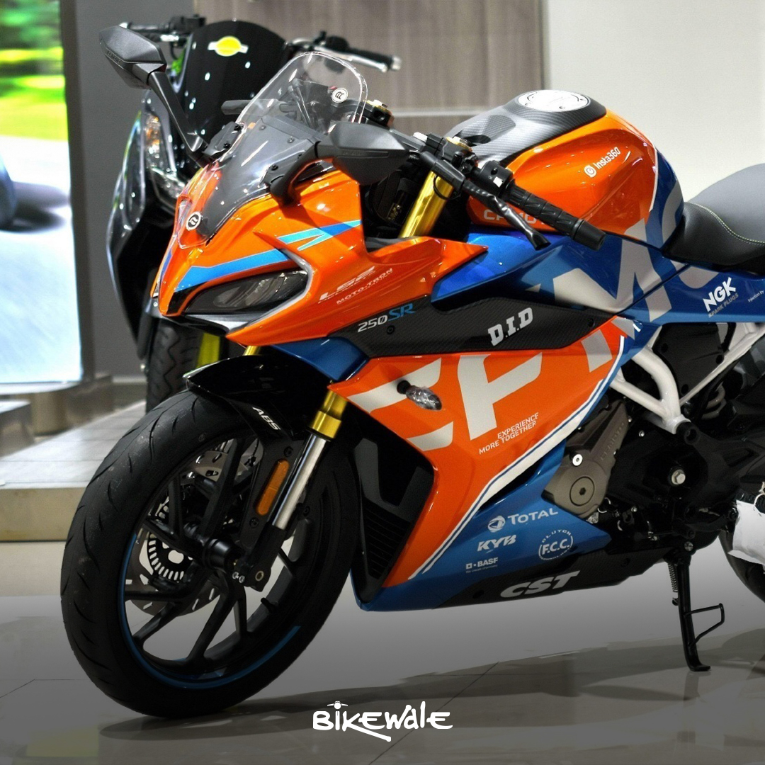 BikeWale's tweet photo. CFMotoโs quarter-litre faired motorcycle, the 250SR, was recently spotted in China wearing a swanky-looking race livery. Itโs unlikely to hit the Indian shores anytime soon. Letโs take a look at its stunning pictures.
Know More: https://t.co/9KqaOzdwTm
#BWPhotos #CFMoto250SR https://t.co/0SVFP7pyrB