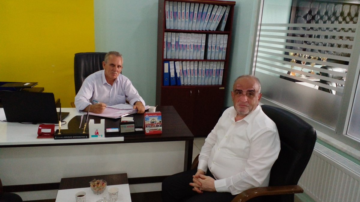 mardinemekli's tweet image. Eski mesai arkadaşım @kulturmardin Mdr Yrd. Sn A.gani Vural&apos;ı Ziyaret ettim.Öğrencilerinin tamamı istedigi bölüme yerleşmiş A.gani Beyin ve Rhbr öğrtm. Sn Melike Kasar&apos;ın mezun ve  #üniversiteye başlayacak olan  #ögrencilerin  heyecanına sevincine ortak olduk.Tebrik ederim.