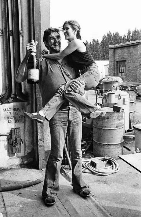 RT @mysticalodds: Peter Mayhew and Carrie Fisher, or Chewie and the Princess, 1970’s #oldisgold https://t.co/jJm5KKP9Pu