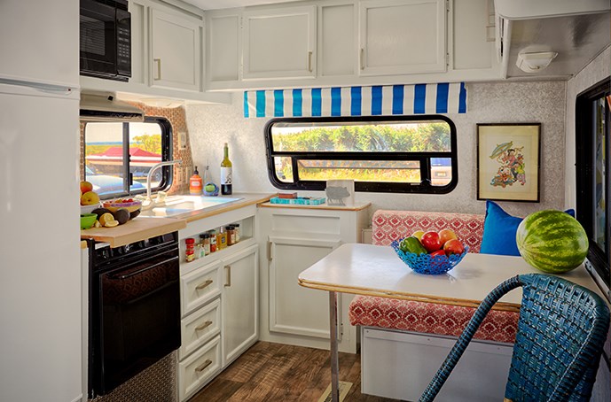 LeisureTimeRV1's tweet photo. #RVersKnow: Décor ✨
Here are some tips from successful interior designers who’ve worked, or wished they worked, on RVs! https://t.co/1X8SU4FGfo https://t.co/AsBCld8nvv