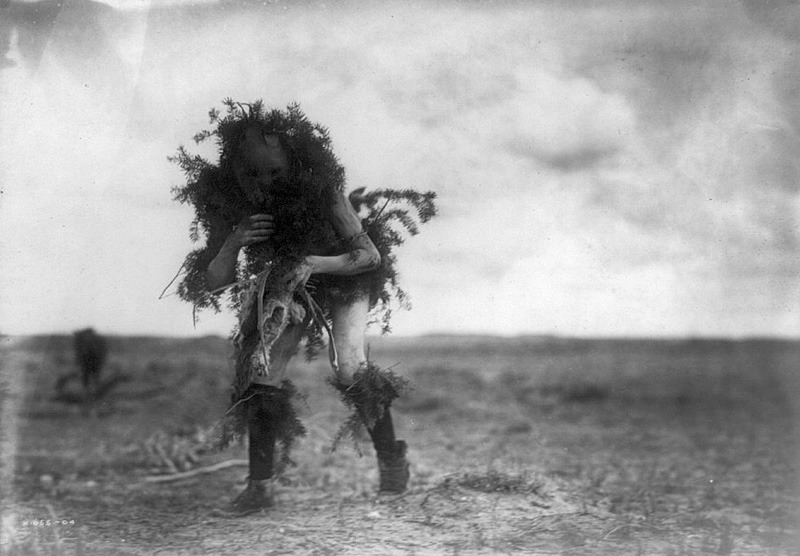 archaeologyart's tweet image. The Navajo man (native-american) in this photograph is wearing the costume of Tonenili, the God of Water, for a ceremony called the night chant or Yebichai. His costume is made of spruce tree branches and a mark. c. 1904. Photographer: by Edward S. Curtis.