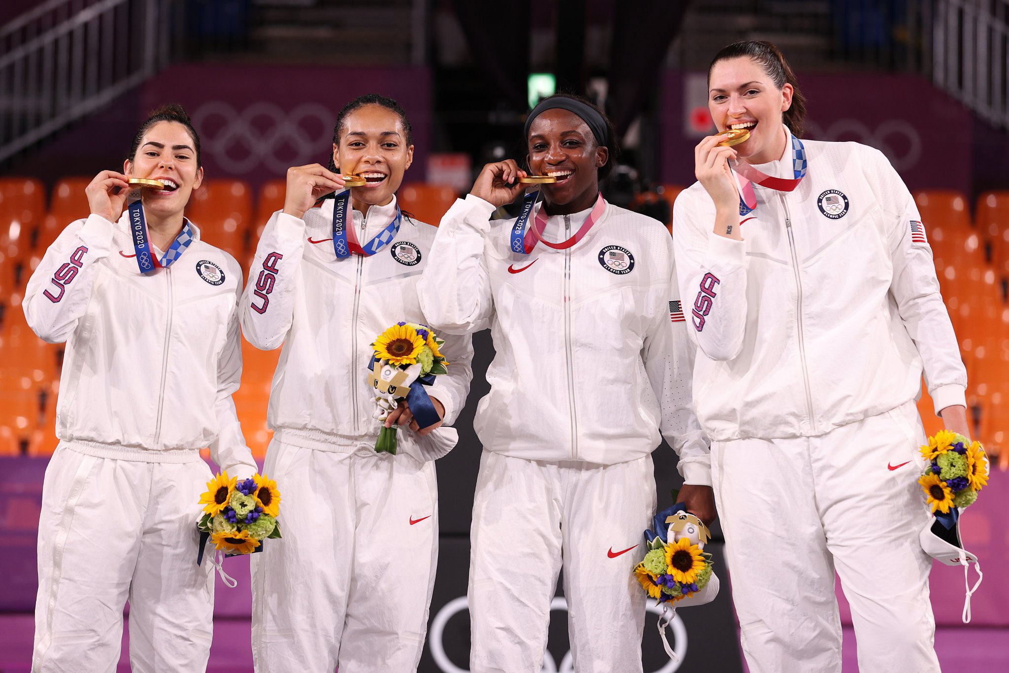 Jackie Young on Twitter: “🥇🇺🇸 ️ https://t.co/KWMZ1fG75Q” / Twitter