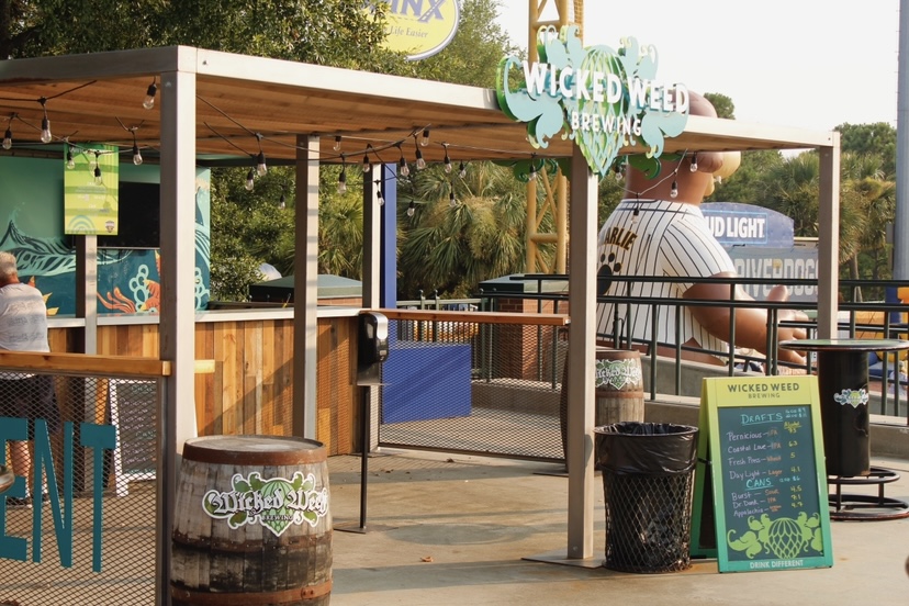 Hump Day means Wicked Wednesday at the Joe tonight 🍻! Come cheer on the @chasriverdogs with $5 Daylight Draft Specials ⚾️  @wickedweedbrewing