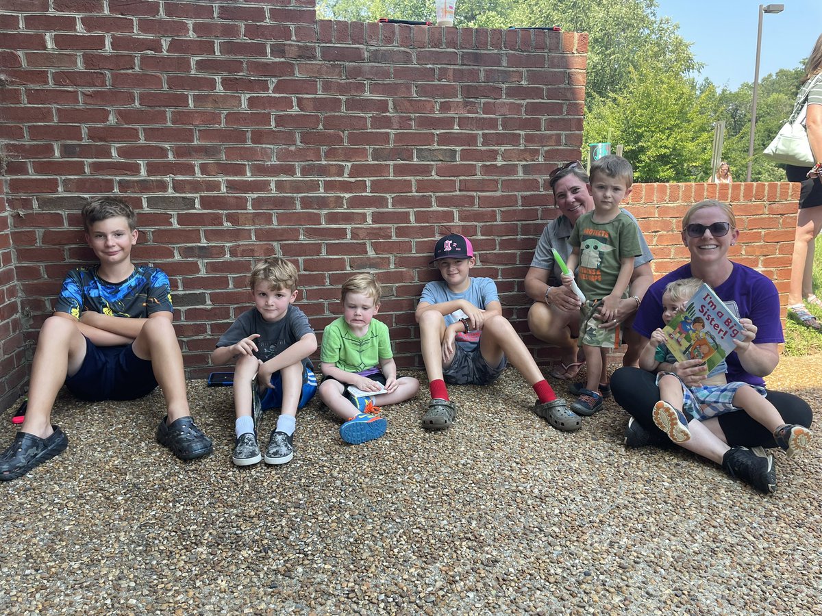 Caught up w our <a href="/GCPSBookmobile/">GCPS Bookmobile</a> and <a href="/sunshinefoodbus/">GCPS Sunshine Food Bus</a> this morning. Happy (and hot 🥵) kids everywhere!
📕 🍦 ☀️
