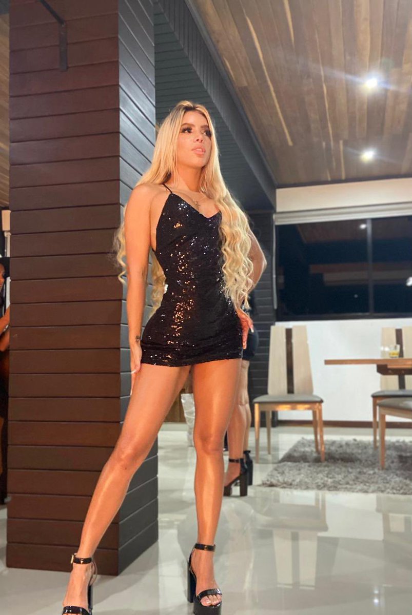 lunamonrroy77's tweet photo. Una sensual y divertida colombiana 🇨🇴 lista para ti 😉 https://t.co/8YHyWGRj3w