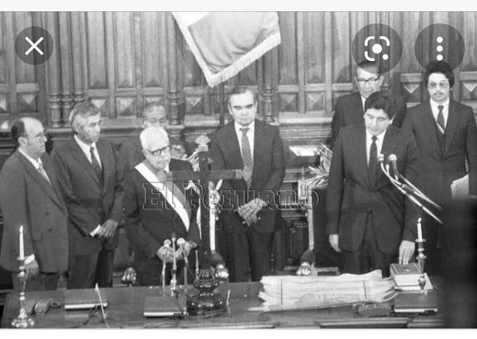 lucianolopez27's tweet photo. ¿Qué hace la Pdta del Congreso con una banda presidencial (más la medalla de congresista) si el Pdte @FSagasti posee la banda y ha concurrido para entregarla? 
Y se la recibe un edecán 
Las formas son importantes. 
Fernando Belaunde fue escrupuloso en ello (Fotos: El Comercio) https://t.co/vmgeVXqEch