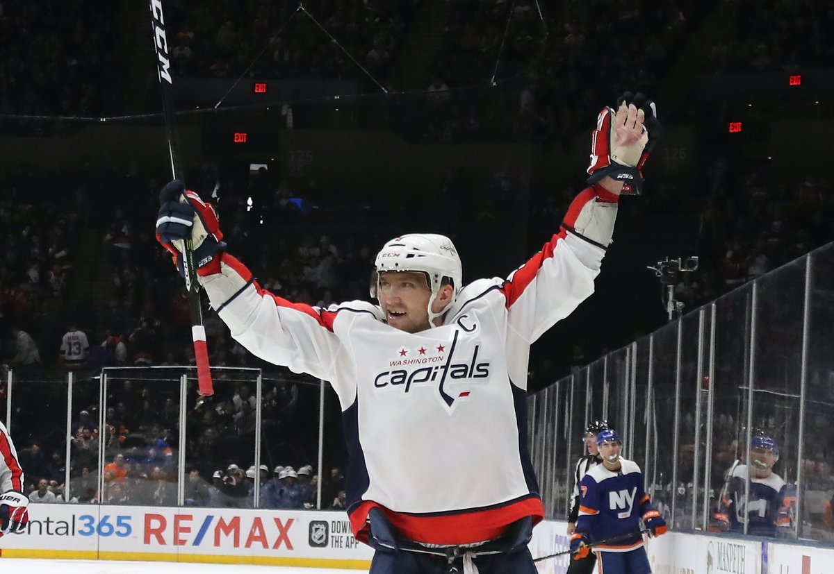 MonSportsNet's tweet photo. Alright #ALLCAPS fans, hands 🆙 if you want to win a signed @ovi8 puck! 

Click that RT button to enter ⬇️ 

Winners will be contacted tomorrow. https://t.co/romLbAJShU