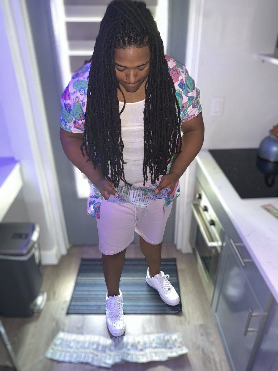 6800__santiago's tweet photo. Can’t trick me out my spot I’m to unique #BigSk🎱terrr https://t.co/u3dfty4eE6