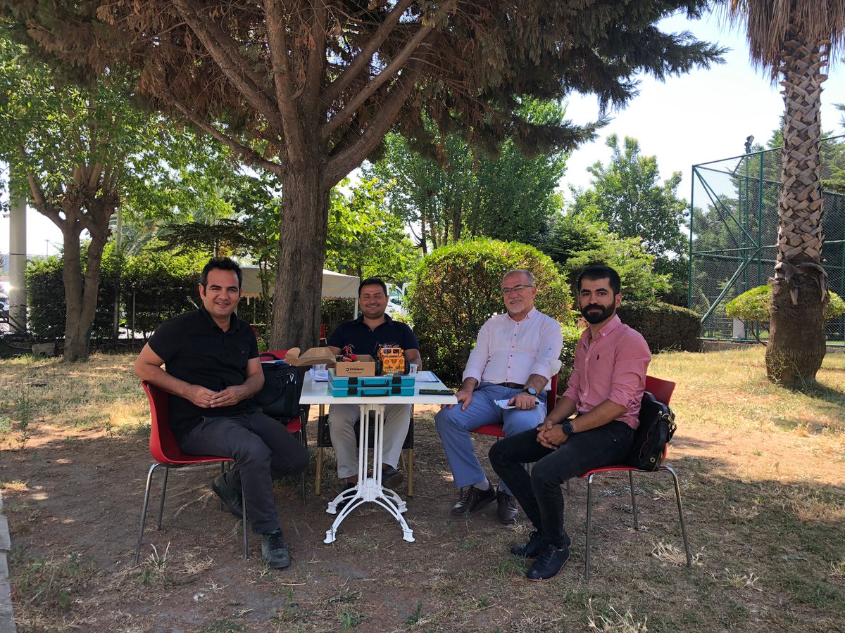 Sevgili Dostum,ama her şeyden önce bir çok İLK'e birlikte imza attigim değerli yol arkadaşım <a href="/mehmet7573/">Mehmet Ozdemir</a> ile 10 yıllık dostlugumuzu yeni projeler ve yeni bir vizyonla geleceğe taşıyoruz. Ulu bir çınar gibi nice güzel işlere....<a href="/VatanEgitim/">Vatan Eğitim Kurumları</a> <a href="/EducatRobotics/">Educat Robotics #VEXRobotics</a> <a href="/turay_kesler/">Dr. Turay Kesler</a>