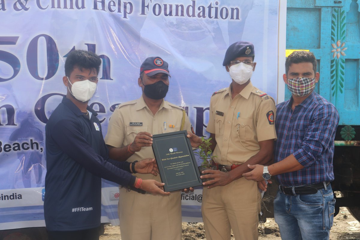 harshaddhagein's tweet photo. #BeachCleanup50
24th July 2021, Saturday
Uttan Beach, Mira Bhayandar.
.
It is necessary to keep our beaches clean if we hope to keep our oceans clean. The sand and surf is far more than a place to build sand castles and take a dive.
.
#ForFutureIndia #ForFutureTeam https://t.co/Pz8TS6QMPe