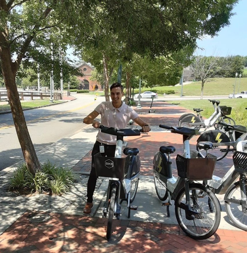 RVABikeShare's tweet photo. It's always a great idea to bike instead of driving. Happy and smiling😃face guaranteed! #happyrides #bikelife https://t.co/BZlNhoRhFB