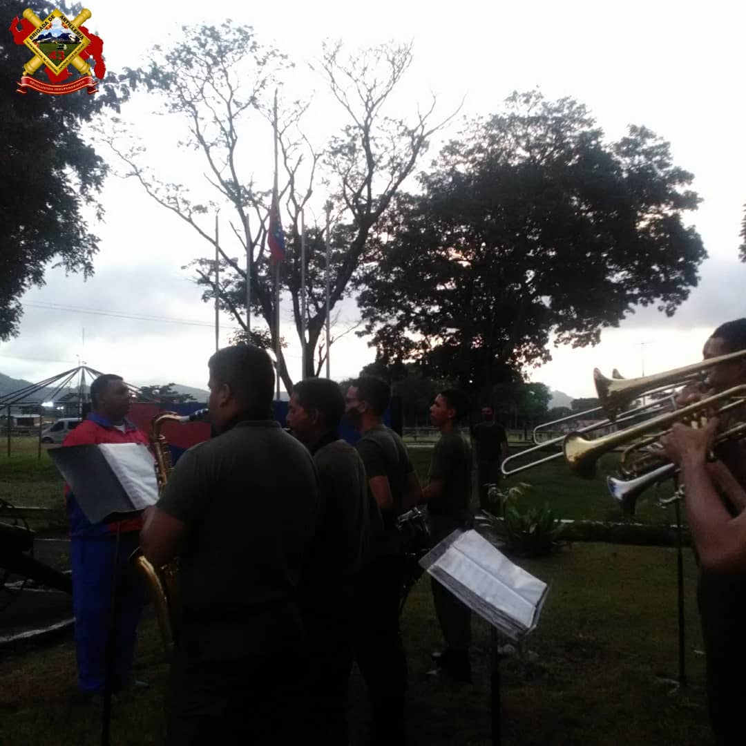 43Campana's tweet photo. 📅 #Efemeride Acto de aniversario del Natalicio del Comandante Supremo y Líder de la Revolución Bolivariana Hugo Rafael Chávez Frías, nacido en Sabaneta, Edo. Barinas el 28 de julio de 1954. "Hombre de grandes pensamientos".
#67AñosChavezInvencible https://t.co/RqRBBJraut