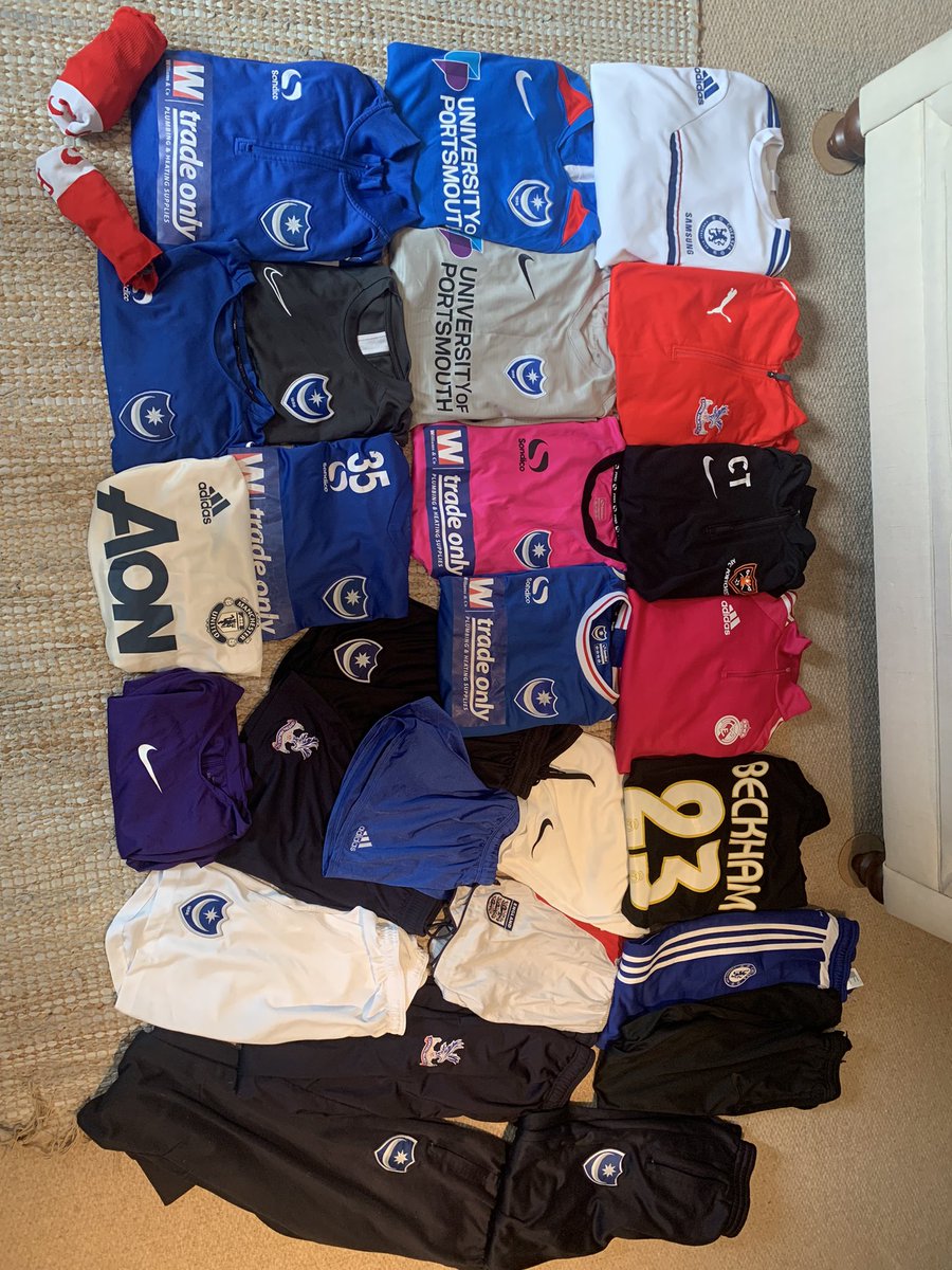 CharmaineTrue's tweet image. Growing up as a tom boy I would have loved a selection of footy clothes 🙏 … so first come first serve for any young girls wanting some for free ⚽️😁