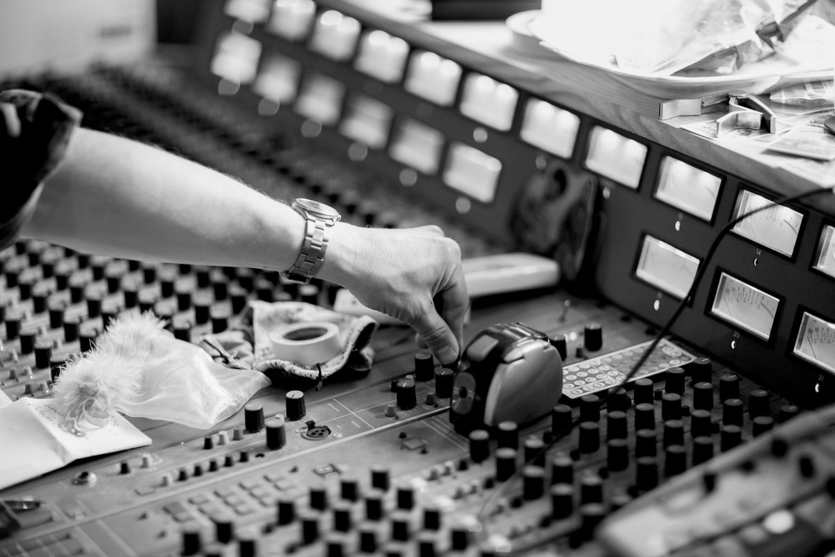 MamasGun_UK's tweet photo. Glimpse of some of the magic that's been happening in our world over the past year... New music is coming! ๐คฏ #newmusicinthemaking #album5 #waitforit https://t.co/TqhHBVPuC9