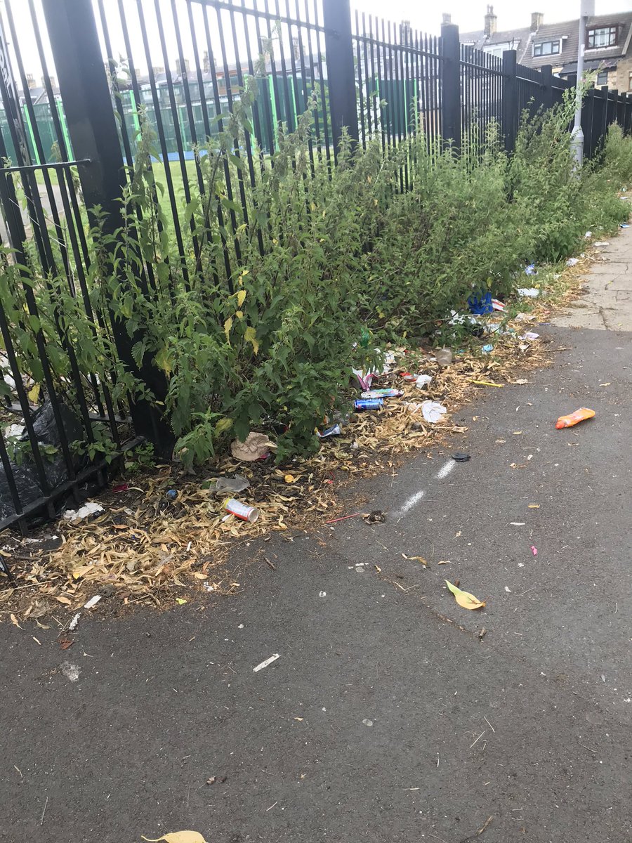 zainab_c's tweet photo. @visitBradford Why not get people to visit Spencer Rd and it’s surrounding areas in Bradford? Have you seen the state this area is in?! https://t.co/roP3WSxuiX