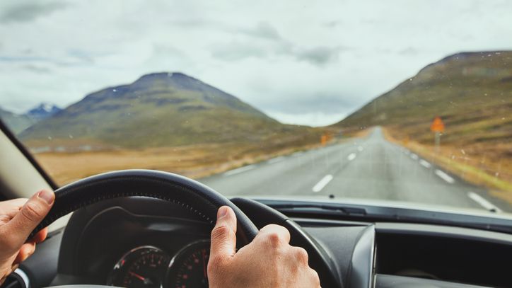 KemperInsurance's tweet photo. Were you taught to drive with your hands at 10 and 2 on the steering wheel? #DYK that in most modern vehicles, that's actually dangerous? Learn more and #DriveSafe: https://t.co/CubKPXYJl9
#KemperAuto https://t.co/vHoHNTVToF