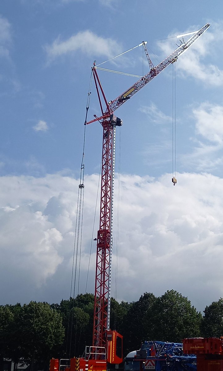 Vandaag de sleutel in ontvangst mogen nemen van onze <a href="/LH_Construction/">Liebherr Construction</a> MK 73 3.1. Kraan kan volledig draaien op 32amp, heeft een gieklengte van 38,5 mtr en een maximale haakhoogte van 50 mtr.