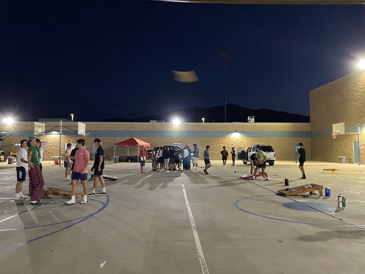 GOHS_WolfpackFB's tweet photo. Day 2 of camp was filled with practice, home run derby, ice baths, cornhole, good eats, and ended the night with a Karaoke comp. These wolves are forming a Pack! #beawolf #newpackmentality https://t.co/alKNrk2ux9