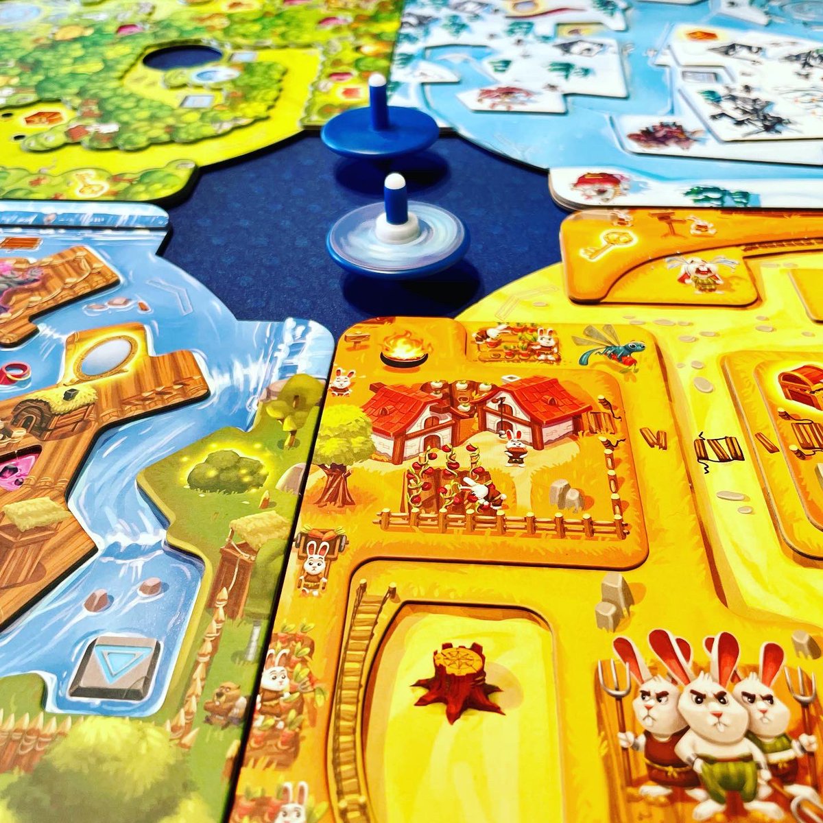 NikoOika's tweet photo. Ghost adventure !

- Faites tourner la toupie
- Résolvez les différentes missions 
- Passez de plateaux en plateaux 
- Jouez seul ou en groupe ! 

C’est parti !!!

#jeu #toupie #jds #boardgame #jouer #enfant #plateaujeu @BuzzyGamesTeam @OikaOika https://t.co/JAGFrdIZ0m