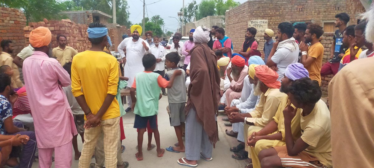 MKachoora's tweet photo. ਪਿੰਡ ਪੱਕਾ ਕਾਲੇ ਵਾਲਾ, ਹਲਕਾ ਜਲਾਲਾਬਾਦ, ਆਮ ਆਦਮੀ ਪਾਰਟੀ ਦੇ ਪ੍ਰਚਾਰ ਦੀਆਂ ਤਸਵੀਰਾਂ https://t.co/CdG7EUOUzu