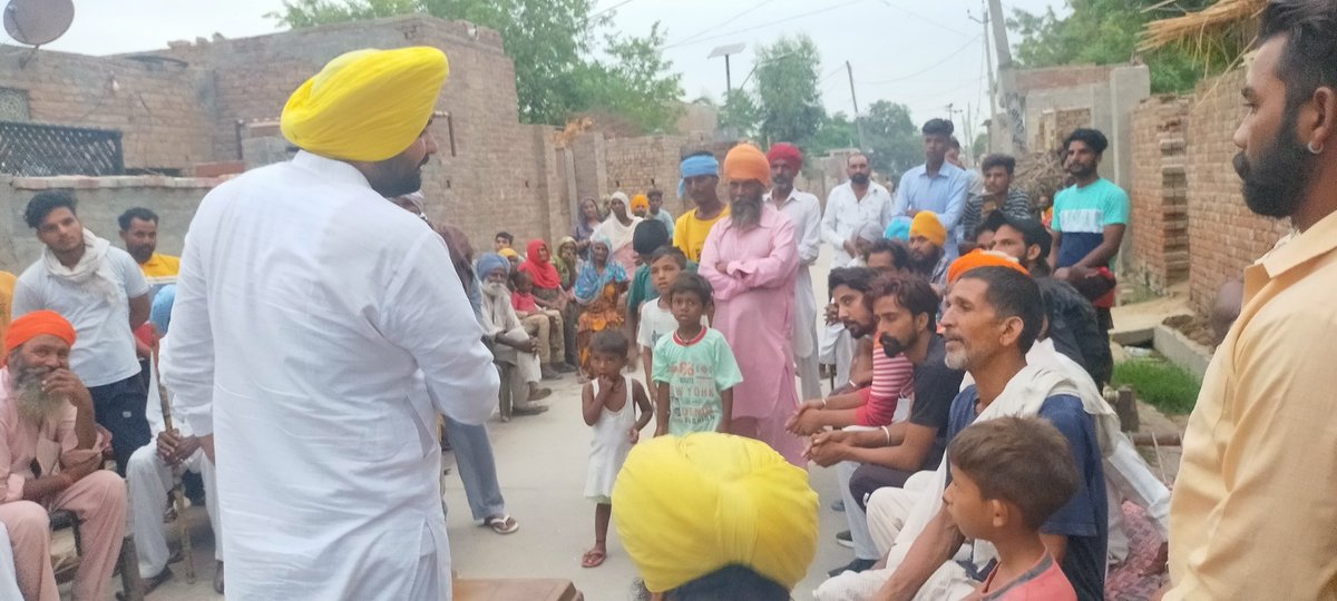 MKachoora's tweet photo. ਪਿੰਡ ਪੱਕਾ ਕਾਲੇ ਵਾਲਾ, ਹਲਕਾ ਜਲਾਲਾਬਾਦ, ਆਮ ਆਦਮੀ ਪਾਰਟੀ ਦੇ ਪ੍ਰਚਾਰ ਦੀਆਂ ਤਸਵੀਰਾਂ https://t.co/CdG7EUOUzu