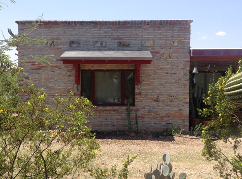 QuickMetals's tweet image. A simple metal window canopy can certainly change the look around a window.  Plus, it's a great functional piece.