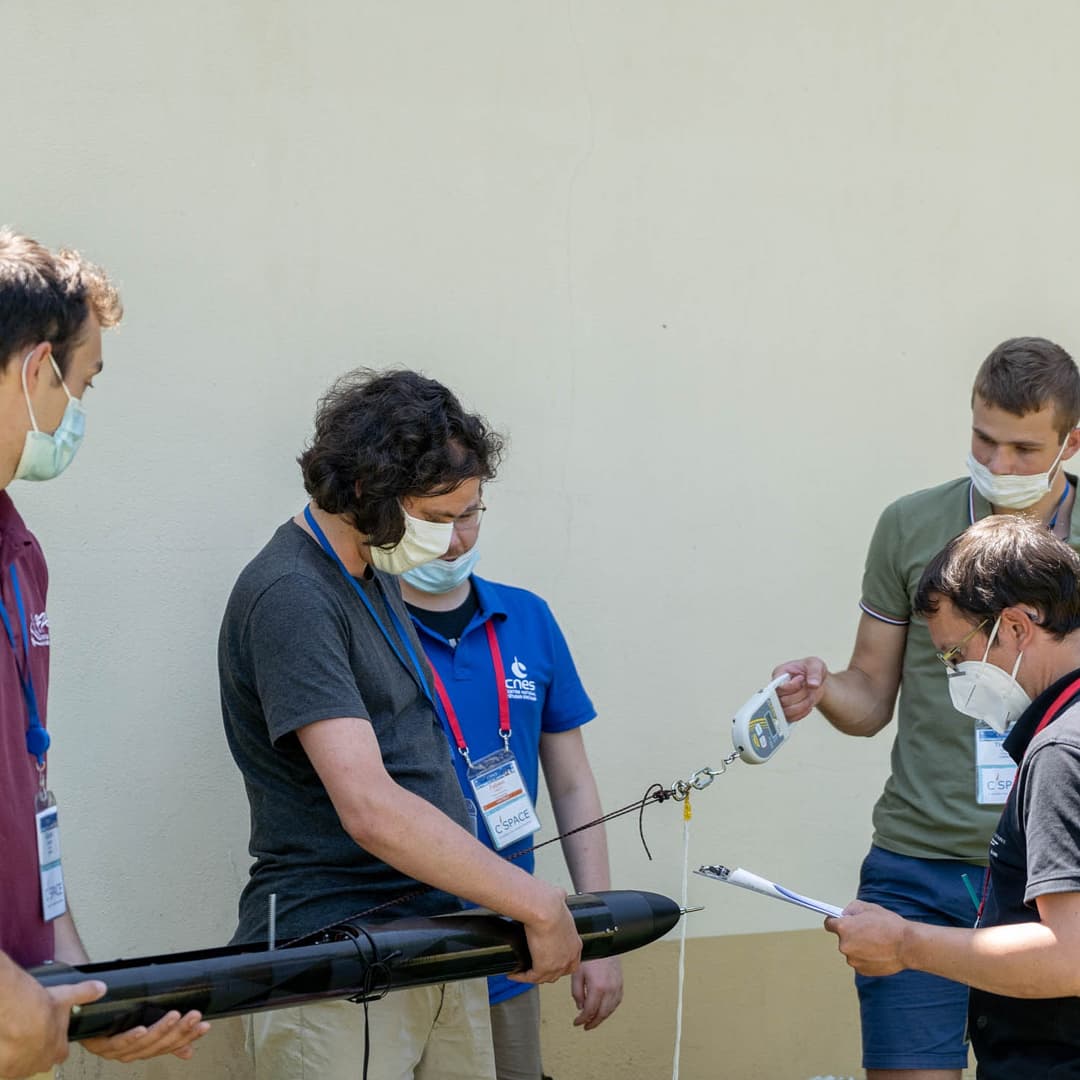 PlaneteSciences's tweet photo. Le lundi 19 Juillet, les premiers clubs ayant conçu des fusées expérimentales arrivés au seins du camp 🏘 et par la même occasion les contrôles de ces Fusex ont commencé !🚀
#fusée #experimentale #camp #militaire #contrôle
@CNES https://t.co/iOx6pr18wD