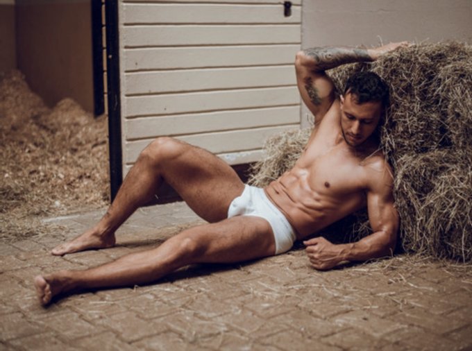 Ready to roll around in the hay with @DylanJohnsonF4F ? #Wednesdayvibe https://t.co/AzF8rKP8XD