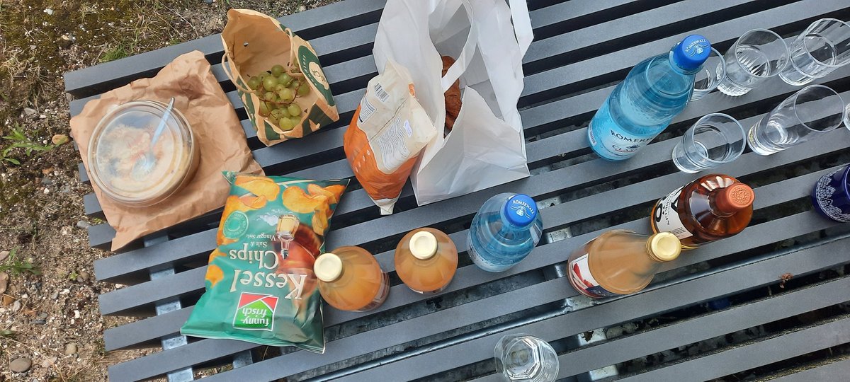 MovingTexts2021's tweet image. More behind-the-scenes footage from the #MovingTexts2021 HQ. #SHARP2021 we wish we could have a proper (un)banquet with you!