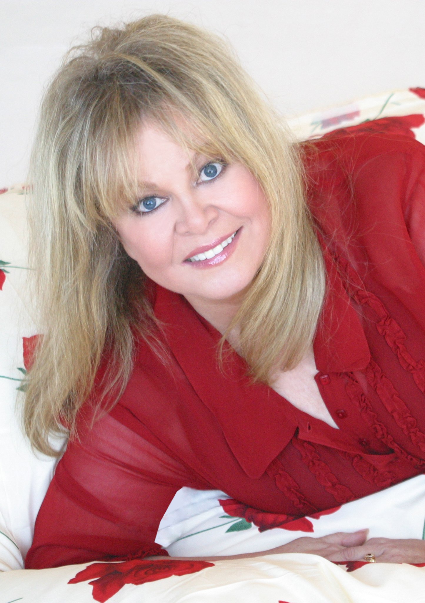 Happy birthday to American screen icon and eVil sublet star, Sally Struthers! 