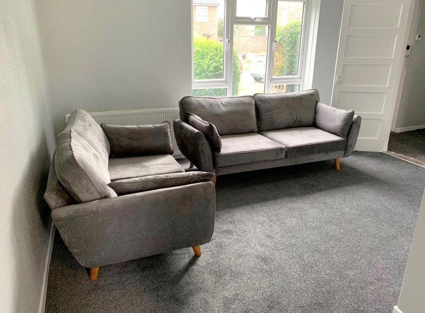 Our Zinc grey fabric sofa collection, a minimalist design guaranteed to suit any colour decor 🤩 Now in stock in 3 seaters and 2 seaters🛒 
🏷️ Zinc grey 3+2 sofa set