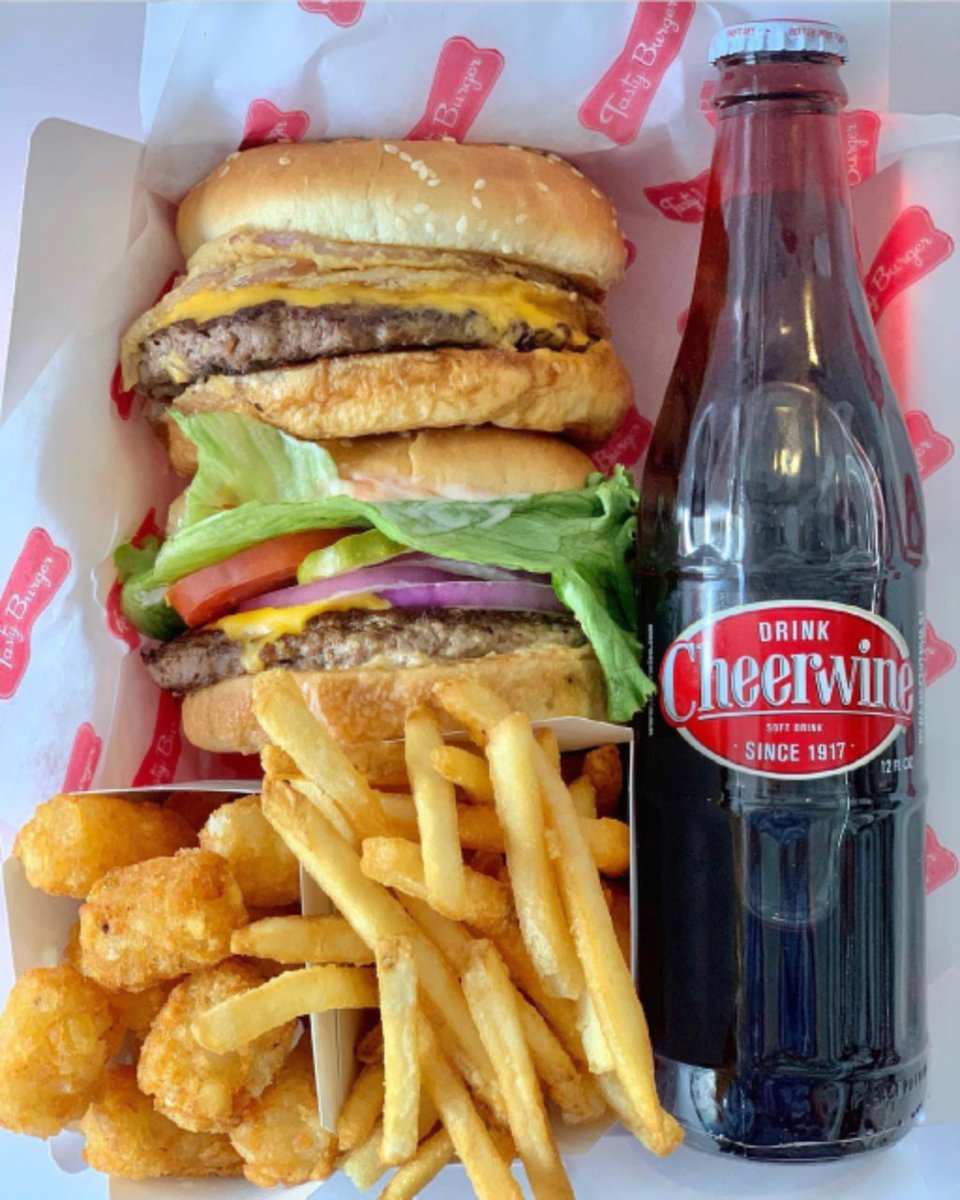 We asked, you answered: #BestofFenway for burgers 🍔 is Tasty Burger! Located at 1301 Boylston St., open 11am-2am ⏰ Monday-Sunday, + they have great student 🎓 meal deals too! 

#cofeats #collegesofhtefenway #bostonfoodies