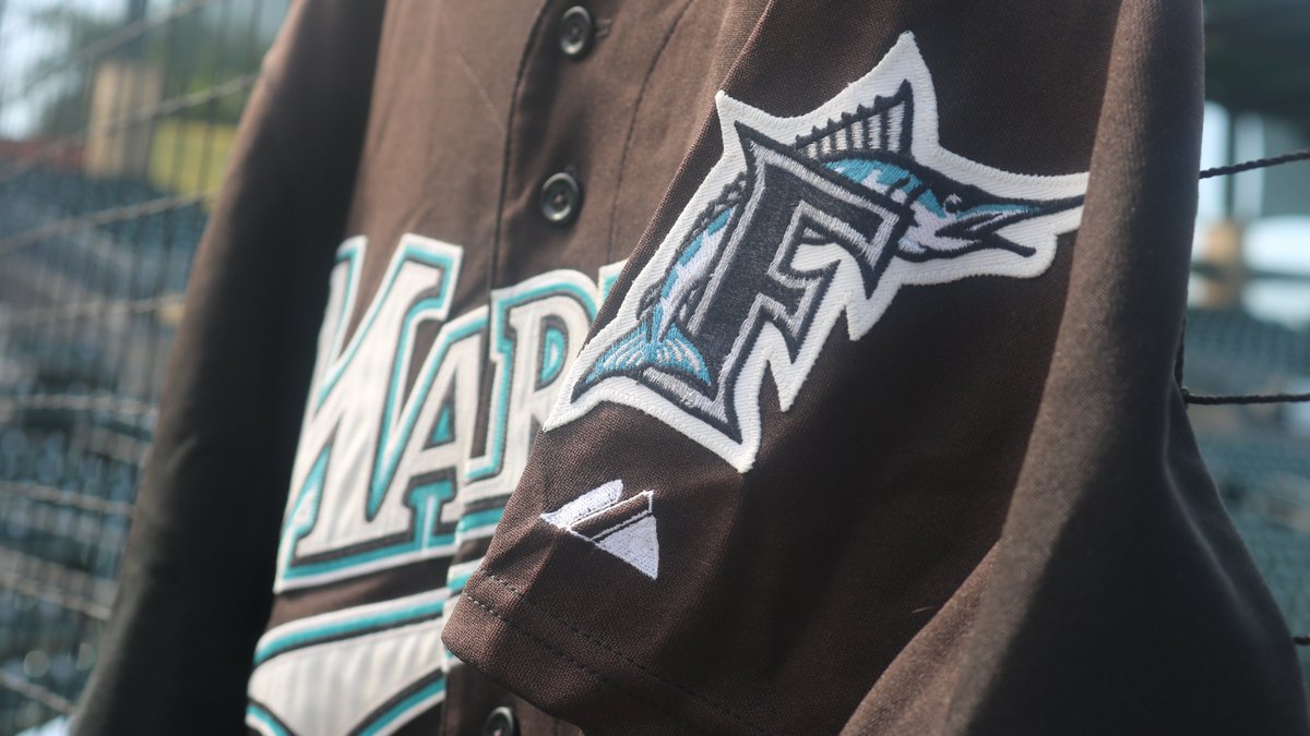 GoHammerheads's tweet image. We were cleaning out an old closet and found something you might be interested in...

We're giving away a 𝗚𝗔𝗠𝗘 𝗪𝗢𝗥𝗡 Marlins Spring Training jersey from 2007!

To enter:
RETWEET this post!
FOLLOW us!

We'll announce the winner when we hit 1⃣1⃣k followers! Ready. Set. Go.