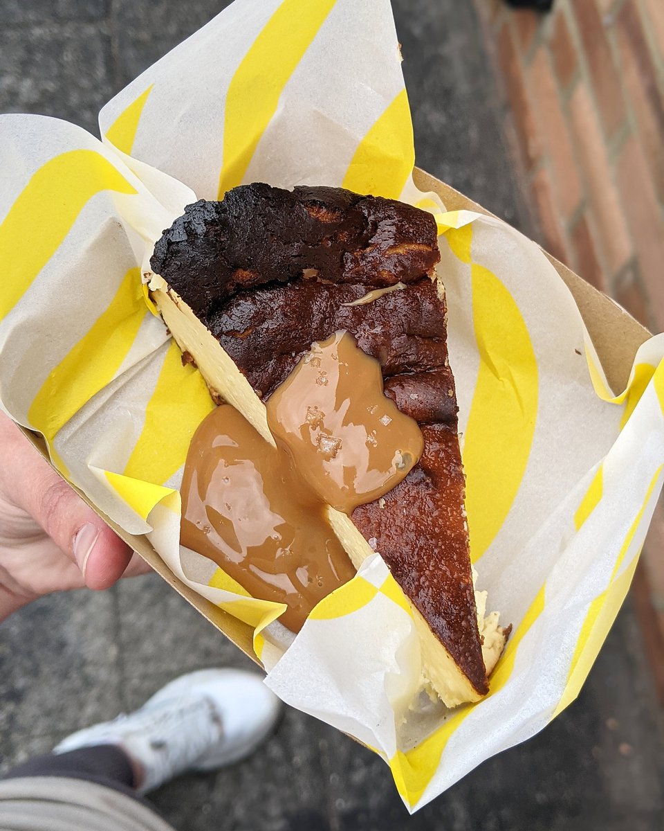 NPTEESSIDE's tweet image. #BurntbasqueCheesecake but extra 🤌

We're bringing along a few of these to @OrangePipMarket this Saturday topped with a salted caramel 'drizzle' - you all go mad for it so grab one when you can!

#borofoodie #foodmarkets #streetfood #teesside