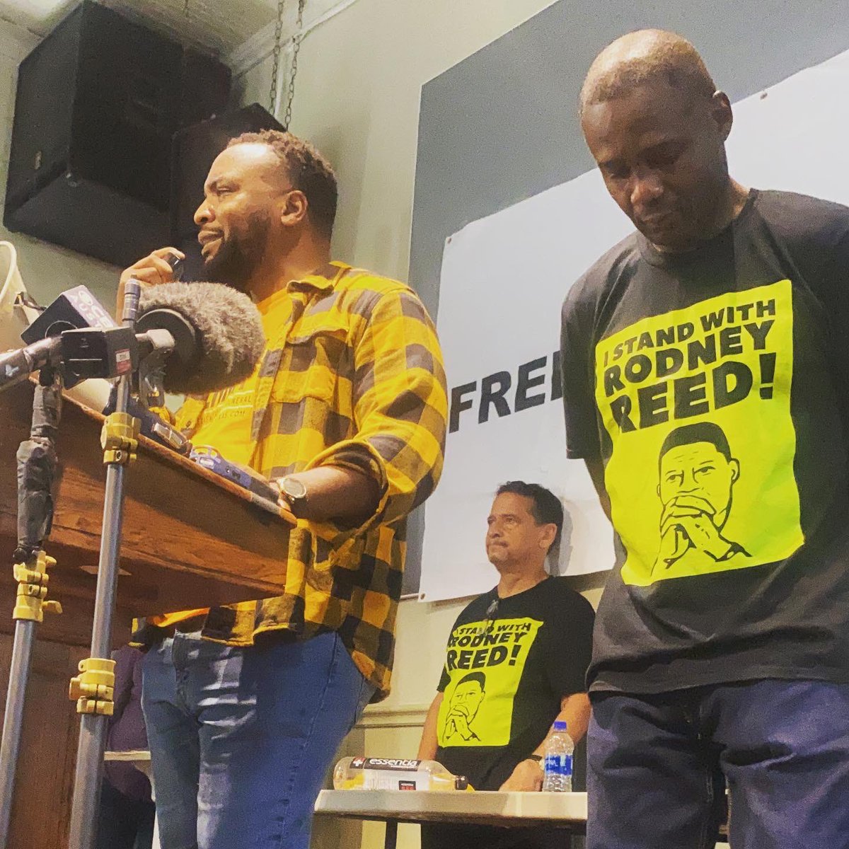 _cececruz's tweet photo. Yesterday was day 7 and today is day 8 of the hearing in #Bastrop #Texas. Big shout out to @MerrittForTexas for speaking out in support of #RodneyReed at the rally the Saturday before the hearing began. #PowerfulWords of support and inspiration were said. 
#FreeRodneyReed https://t.co/eMa87k5aSm