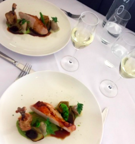 Travelaura_'s tweet photo. In the Sky C Restaurant. A revolving restaurant on the 33rd with city views.. and great food! #Perth #OnlyInWA #ThisIsWA #AnotherDayInWA https://t.co/ALvaYycauK