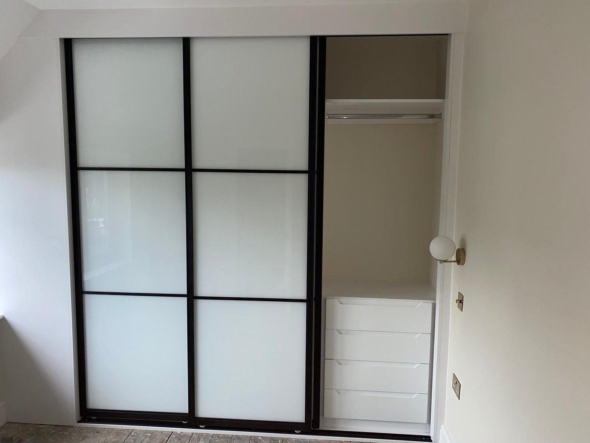 #beckenhaminteriors #fittedwardrobes #slidingdoors #bespoke #beckenham