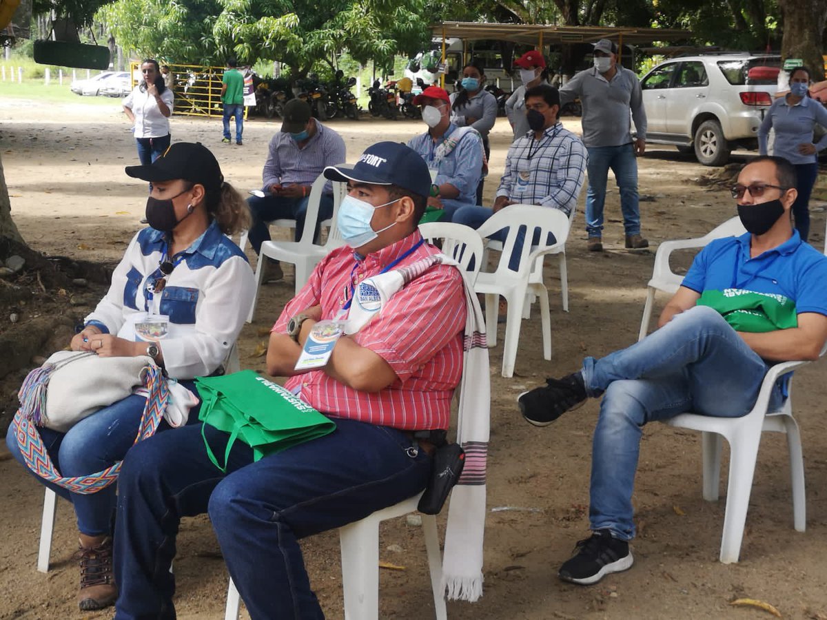 Iniciamos el Encuentro Anual de #IntercambioDeExperiencias entre los productores de palma de aceite de la Zona Central, espacio que busca motivar la adopción de tecnologías digitales y de manejo espacial de información para favorecer la toma de decisiones del manejo del cultivo.