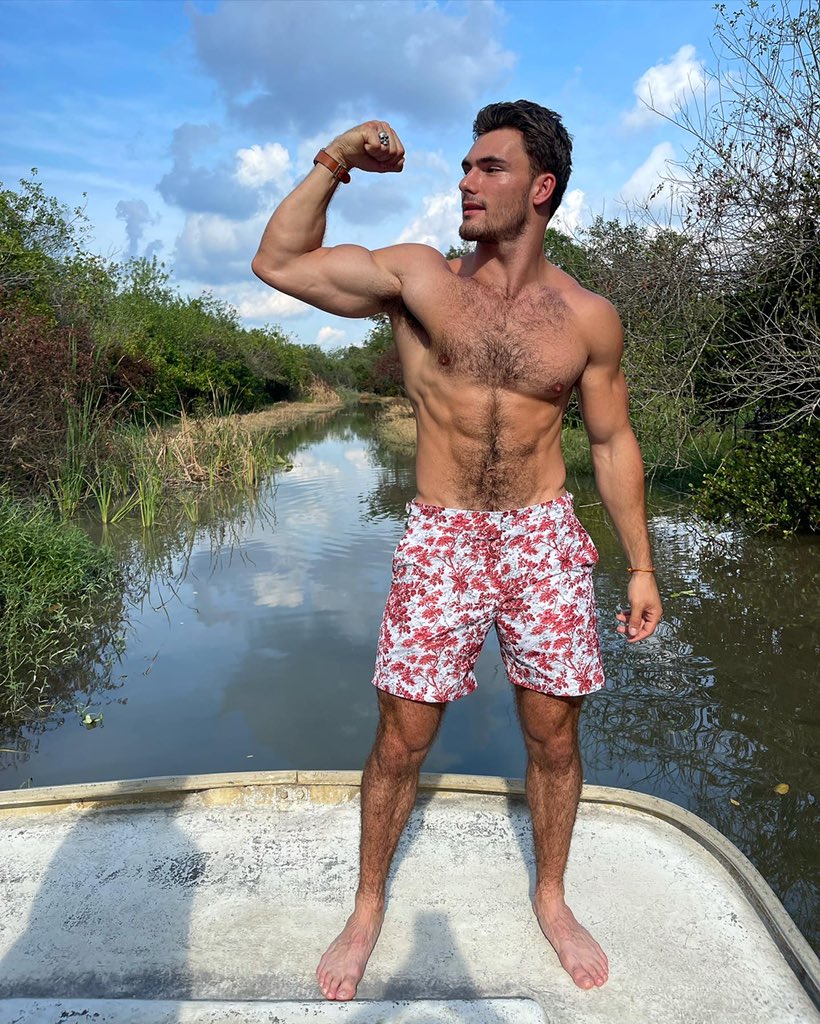 LeviConely's tweet photo. Channeling my inner Steve Irwin energy 🐊 https://t.co/IbPbD6JkG8