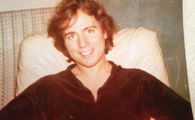 From the Quanta YouTube channel: Frank Wilczek discusses his work on the theory of the strong force. The work, a collaboration between then-21-year-old Wilczek and his adviser David Gross, would earn a Nobel Prize thirty years later. youtube.com/watch?v=KORIhg…