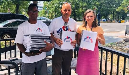 La petición por #PuenteDeAmor #Cuba/USA ya está en la #casablanca. Más de 27 mil firmas fueron entregadas en el Departamento de Estado. #ACubaPonleCorazón #EliminaElBloqueo