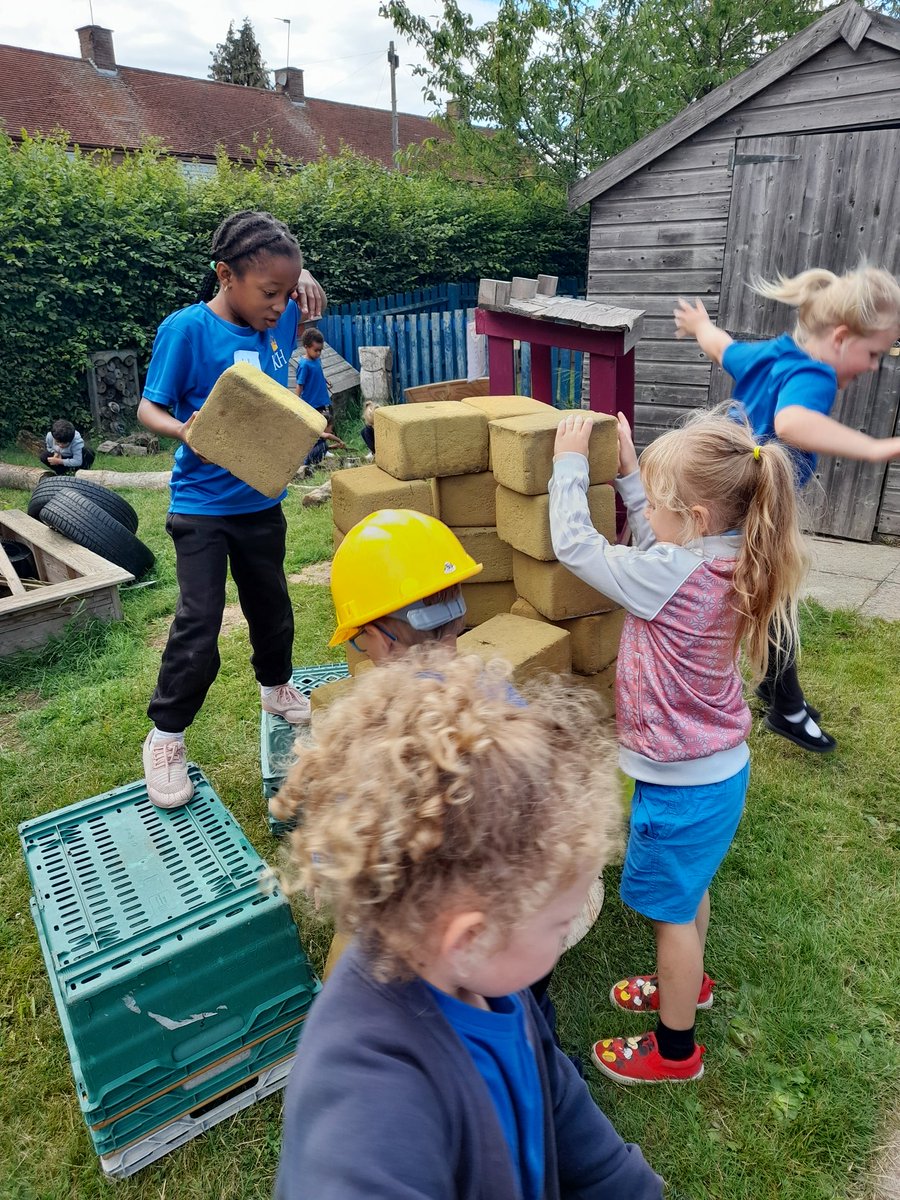 KHPA_MrsIreland's tweet photo. Last day fun for Year 1. We headed outside during a break in the rain. This little group were building the tallest tower..."it needs a stronger base so the wind doesn't knock it down."  #DTLead #keeplearning #childled @KhpaPrincipal @KingsHeathPri https://t.co/lIIdGETwfx
