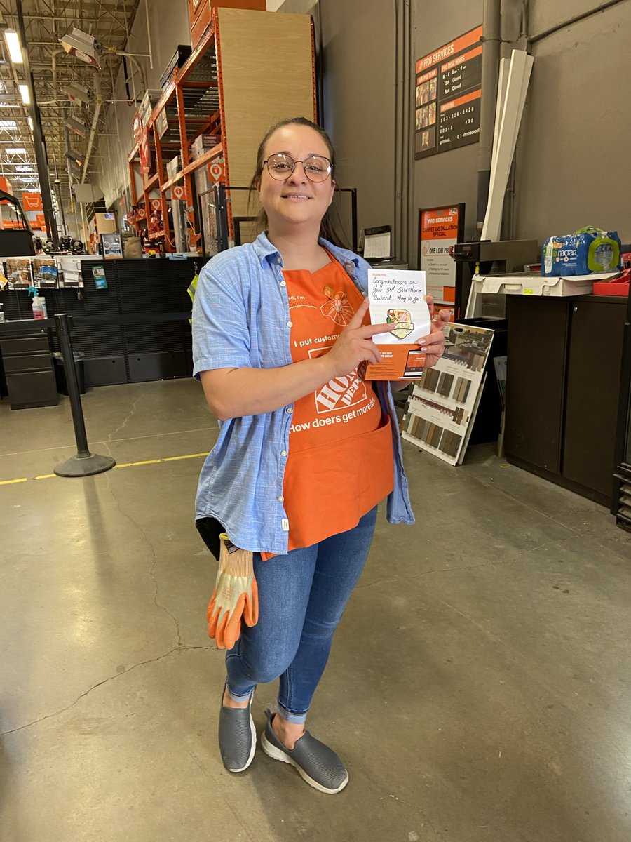 Congrats to OFA Devin on your 4 year anniversary and Congrats to SD Lead Rhiannon on 3x Gold!!! Thank you both for all that you do!!