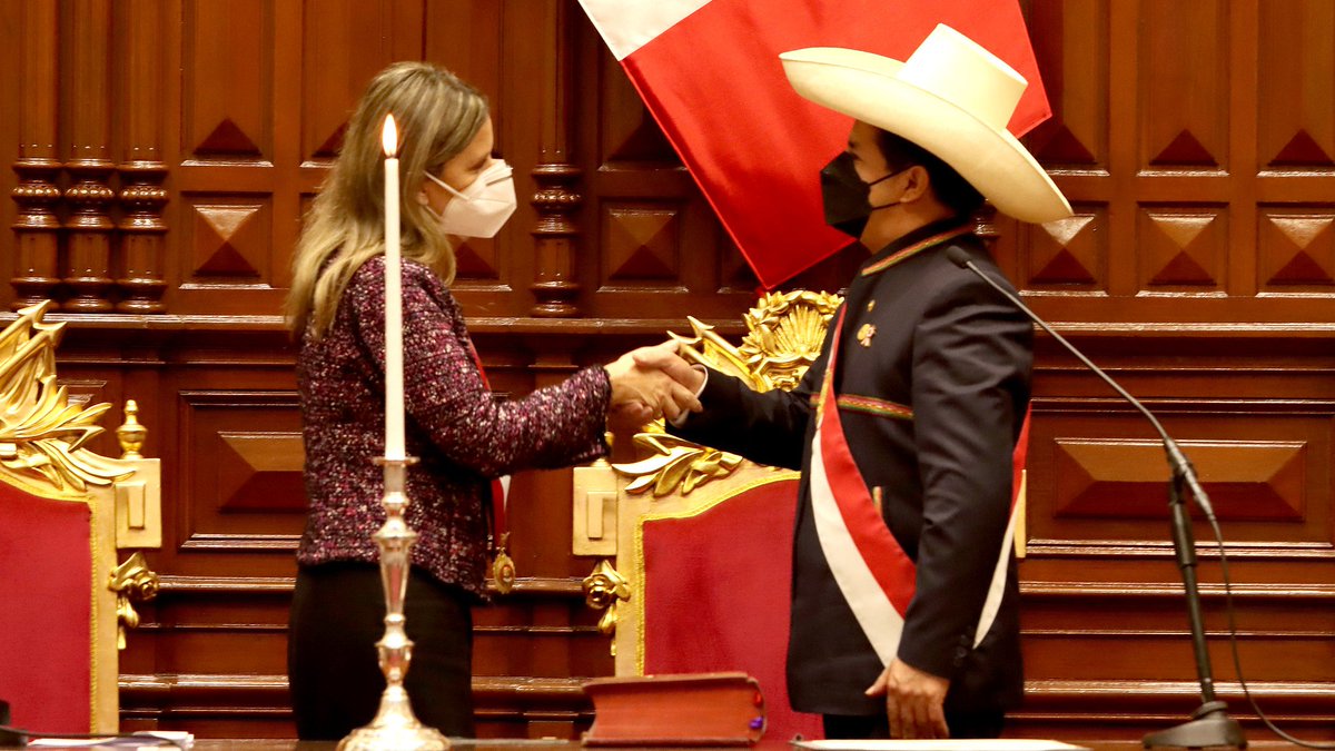 presidenciaperu's tweet photo. Pedro Castillo Terrones (@PedroCastilloTe),
Presidente de la República del Perú.
2021-2026
#AsunciónPresidenteCastillo https://t.co/GMXTBSUIf3